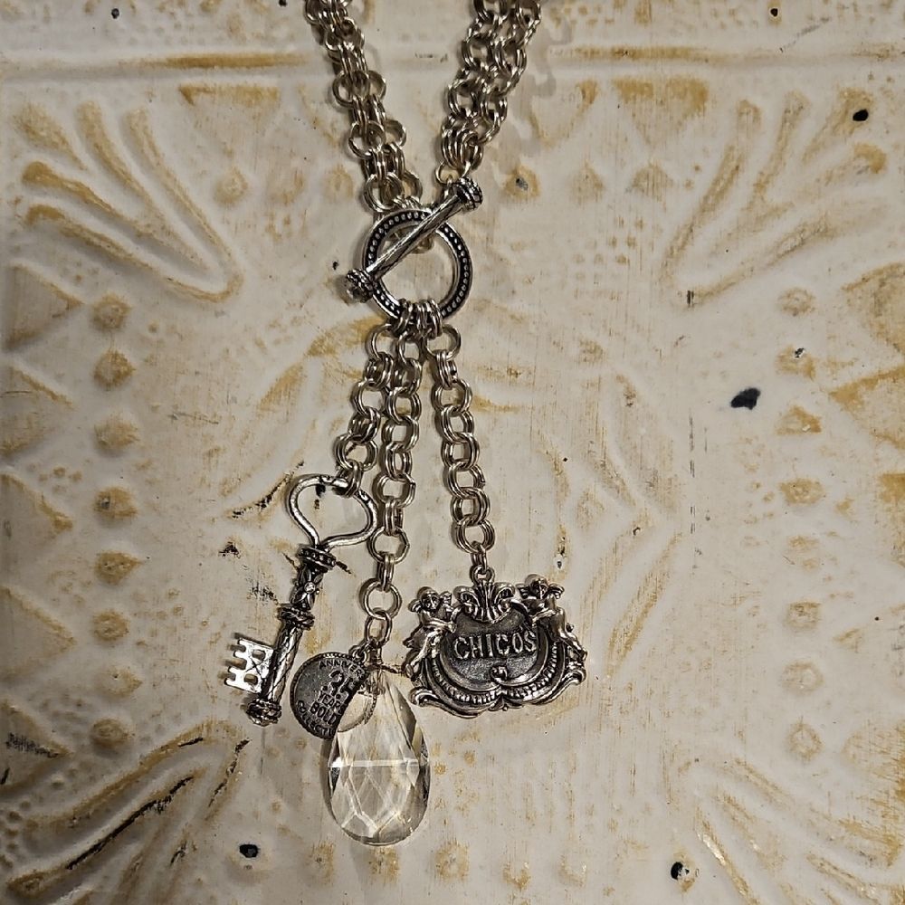 Chico’s Necklace Lariat Y Chain Skeleton Key Silver Tone Front Toggle Clasp